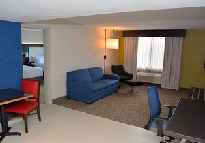 2-Star Hotel ∙ Holiday Inn Express & Suites Waterville - North, an IHG Hotel