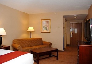 2-Star Hotel ∙ Holiday Inn Express Hotel & Suites Providence-Woonsocket, an IHG Hotel
