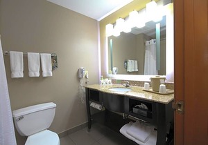 2-Star Hotel ∙ Holiday Inn Express Marshall, an IHG Hotel
