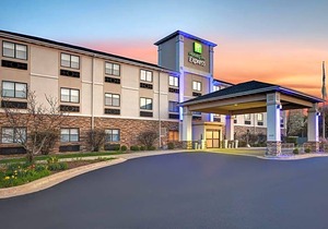 2-Star Hotel ∙ Holiday Inn Express Marshall, an IHG Hotel