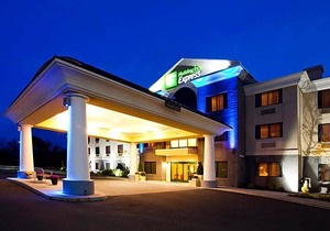 2-Star Hotel ∙ Holiday Inn Express Syracuse Airport, an IHG Hotel
