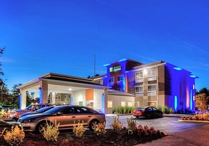 2-Star Hotel ∙ Holiday Inn Express Newberg - Wine Country, an IHG Hotel