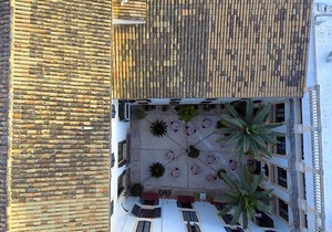 2-Star Hotel ∙ Hotel Born