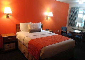 2-Star Hotel ∙ Howard Johnson by Wyndham Roseburg