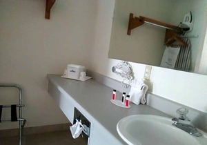2-Star Hotel ∙ Howard Johnson by Wyndham Roseburg