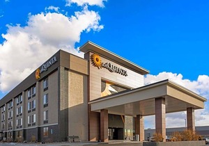 2-Star Hotel ∙ La Quinta by Wyndham Denver Aurora Medical