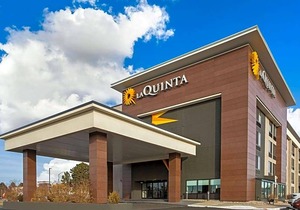 2-Star Hotel ∙ La Quinta by Wyndham Denver Aurora Medical