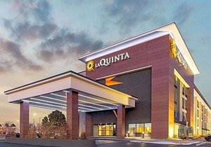 2-Star Hotel ∙ La Quinta by Wyndham Denver Aurora Medical