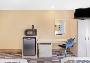 2-Star Hotel ∙ Microtel Inn and Suites Clear Lake