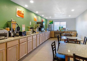 2-Star Hotel ∙ Quality Inn