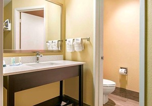 2-Star Hotel ∙ Quality Inn & Suites