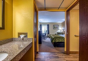 2-Star Hotel ∙ Quality Inn Tully I-81