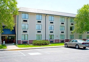 2-Star Hotel ∙ Ramada by Wyndham Indianapolis Speedway