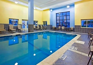2-Star Hotel ∙ Holiday Inn Express & Suites Niagara Falls, an IHG Hotel
