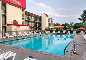 2-Star Hotel ∙ Econo Lodge Inn & Suites - Rehoboth Beach