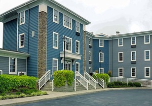 2-Star Hotel ∙ Comfort Suites Chincoteague Island Bayfront Resort