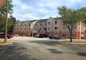 2-Star Hotel ∙ Days Inn & Suites by Wyndham Tampa/Raymond James Stadium