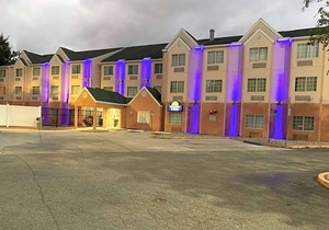 2-Star Hotel ∙ Days Inn & Suites by Wyndham Tampa/Raymond James Stadium
