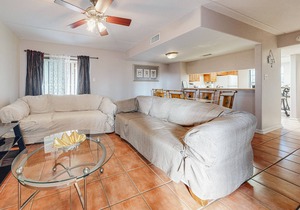 2-story condo with on-site pool & pool views - private balcony & washer/dryer