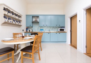 2 Suffolk Cottage - sleeps 4 guests in 2 bedrooms