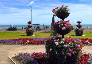 2 The Hideaway (2mins from the beach)