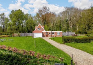 2 The Homestead - Three Bedroom House, Sleeps 6