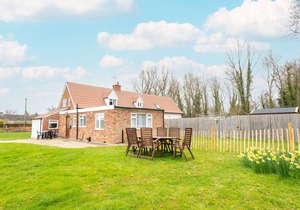 2 The Homestead - Three Bedroom House, Sleeps 6