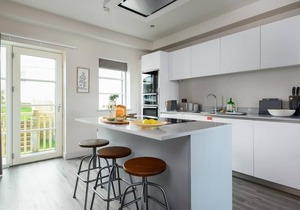 2 The Strand sleeps 8 guests, footsteps from Porth beach