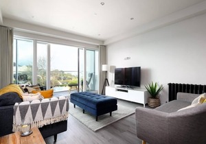 2 The Strand sleeps 8 guests, footsteps from Porth beach