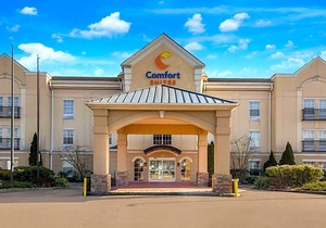 2-Star Hotel ∙ Comfort Suites Near University