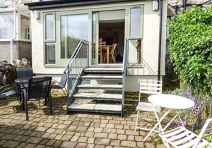 2 West View, ALLITHWAITE