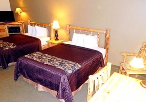 2 x 2 Queen Beds with Living Room at FairBridge Inn & Suites Sandpoint