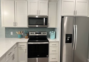 20% weekly discount! 3 BR Condo. End Unit. Walk to Marina & Zachrys!