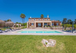 200 m² House ∙ 4 bedrooms ∙ 6 guests