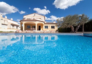 200 m² Villa ∙ 5 bedrooms ∙ 11 guests