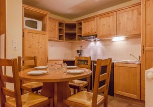 200m from ski slopes, fitness, swimming pool, sauna, hammam, balcony, tv, ski locker, 60m²