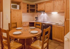 200m from ski slopes, fitness, swimming pool, sauna, hammam, balcony, tv, ski locker, 60m²