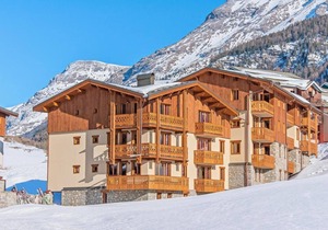 200m from ski slopes, fitness, swimming pool, sauna, hammam, balcony, fireplace or stove, tv