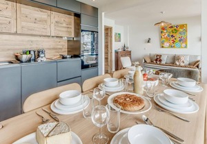 200m from ski slopes, 5th floor, view lake, balcony, tv, ski locker, 64m², Tignes
