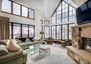 214 m² Condo ∙ 3 bedrooms ∙ 10 guests