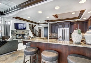 214 m² Condo ∙ 3 bedrooms ∙ 10 guests