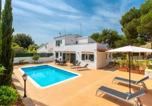 215 m² Villa ∙ 3 bedrooms ∙ 6 guests