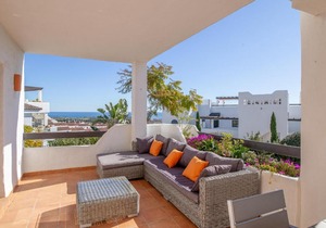 2193-Modern apt with terrace and seaview