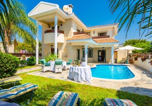 220 m² Villa ∙ 4 bedrooms ∙ 8 guests