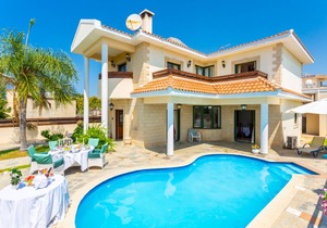 220 m² Villa ∙ 4 bedrooms ∙ 8 guests