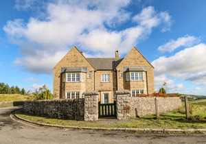 220 m² Cottage ∙ 9 bedrooms ∙ 18 guests