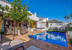 220 m² Villa ∙ 6 bedrooms ∙ 15 guests