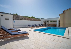 230 m² Accommodation ∙ 8 bedrooms ∙ 16 guests