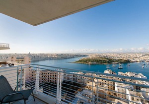230 m² Apartment ∙ 3 bedrooms ∙ 6 guests
