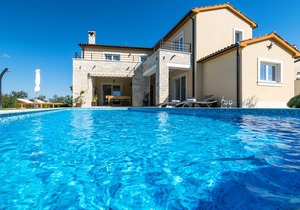 230 m² Villa ∙ 4 bedrooms ∙ 10 guests